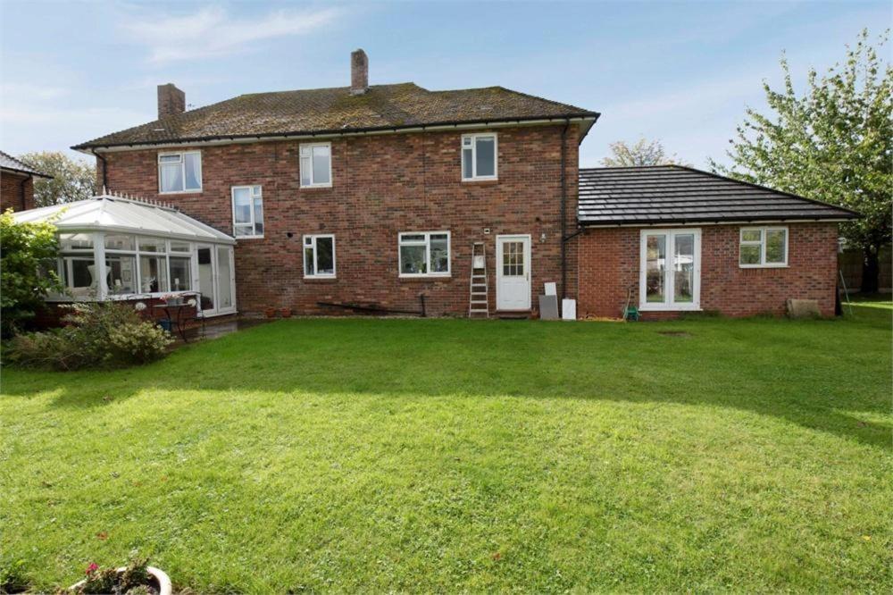 Near Chester, Hawarden 외부 사진